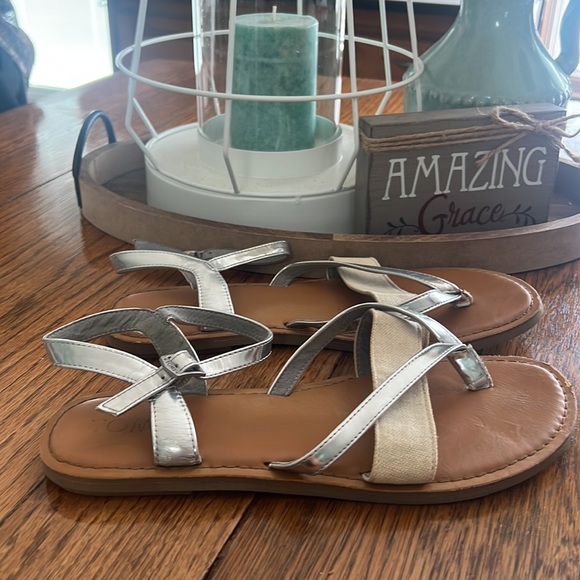 Toms Silver Lexie Patent Strappy Sandals Sz 8.5 - Picture 2 of 6
